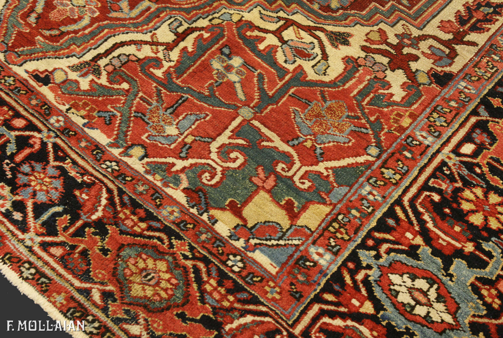 Antique Persian Heriz Carpet n°:25182784